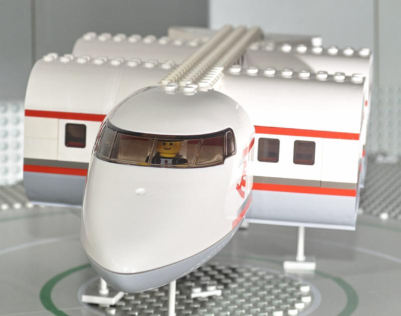 Moonbase - zug-2.jpg
